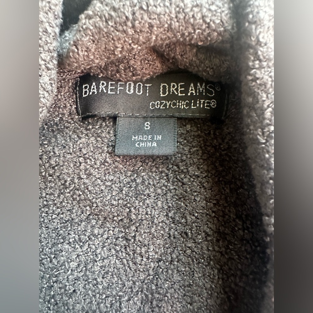 Barefoot Dreams Cozychic Lite View 4